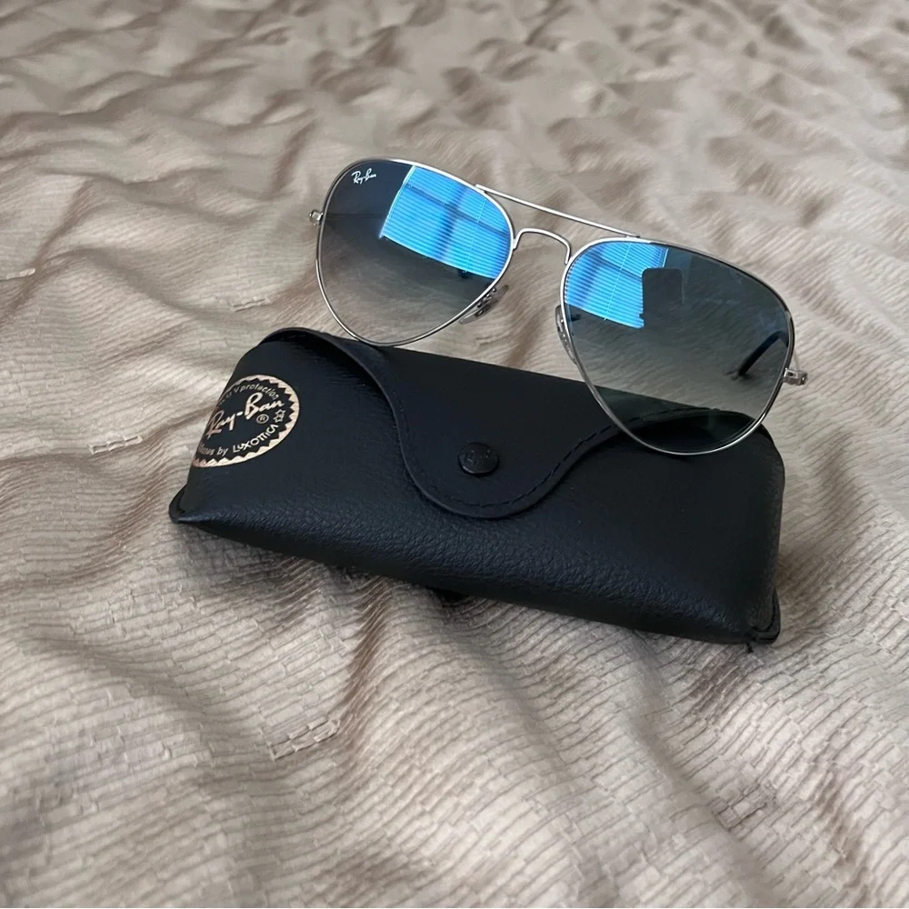 Ray-Ban Silver Aviator Sunglasses - Picture 1 of 11